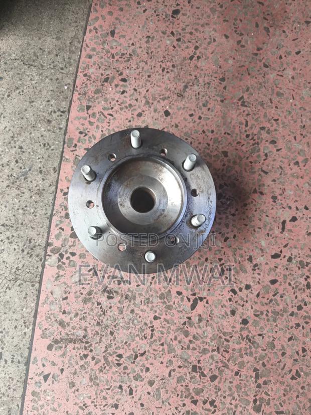 Toyota Hiace 7l Front Hub Available
