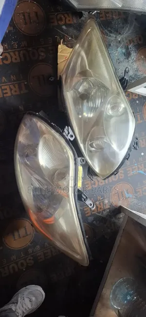 Auris 2008 Headlights