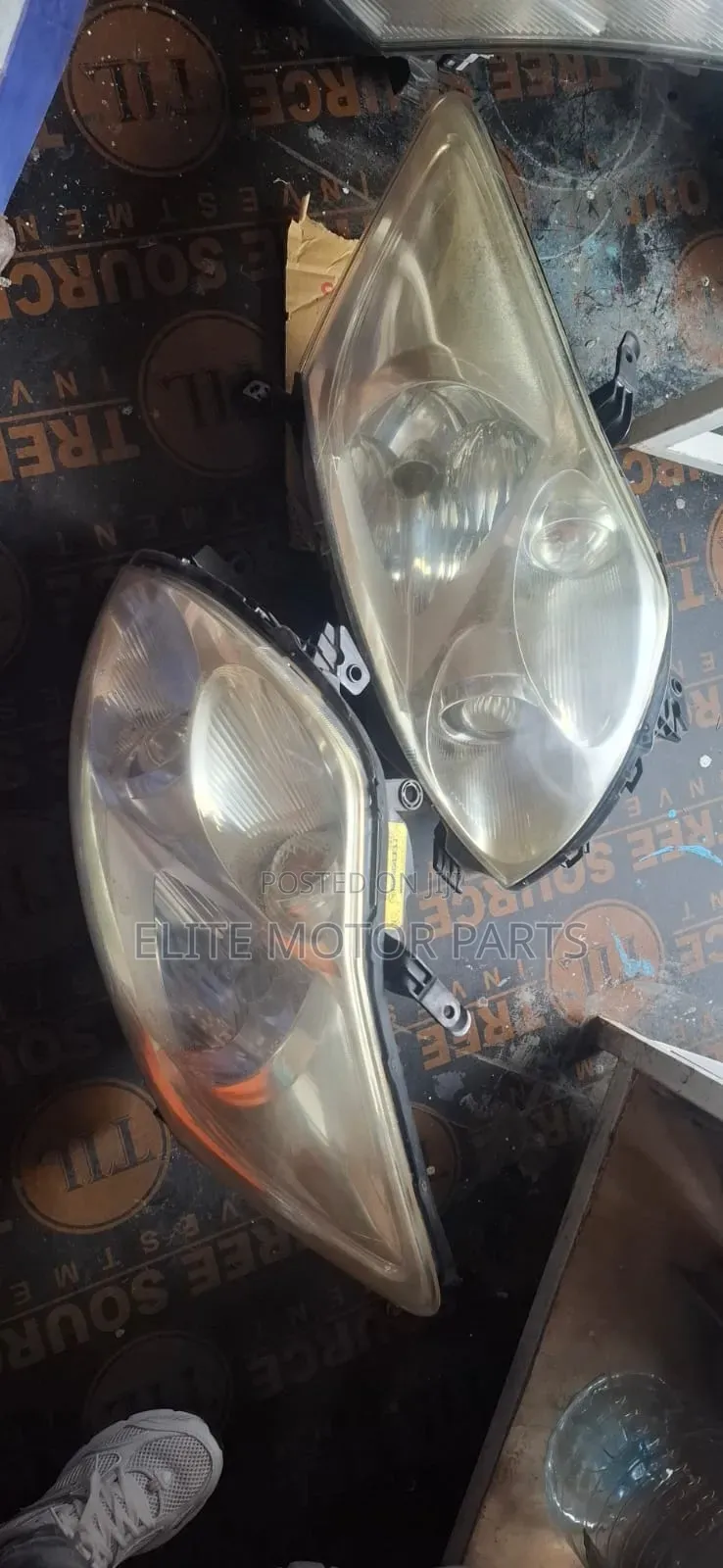 Auris 2008 Headlights