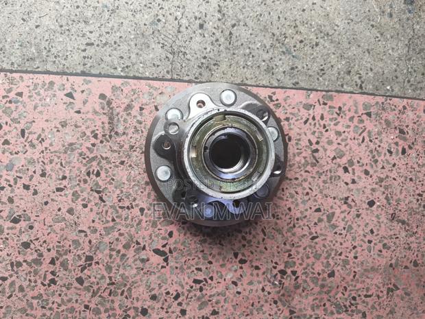 Toyota Hiace 7l Front Hub Available - thumbnail 2