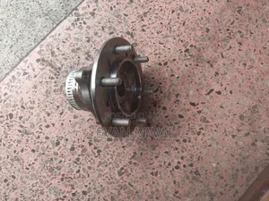 Toyota Hiace 7l Front Hub Available