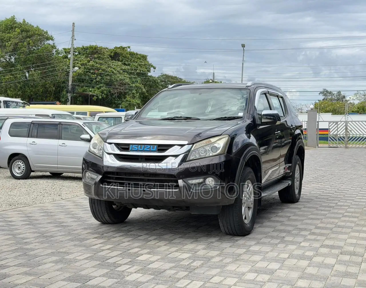 Isuzu MU-X 2016 Brown
