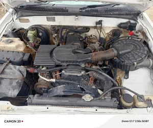 Toyota Hilux 2000 White