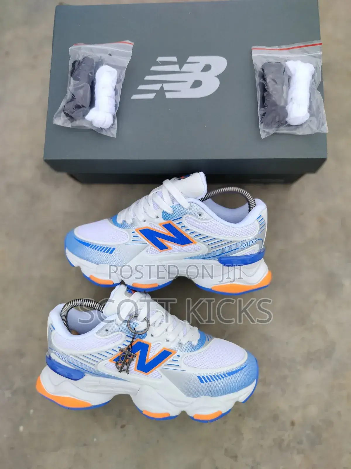 New Balance 2000r
White/Blue