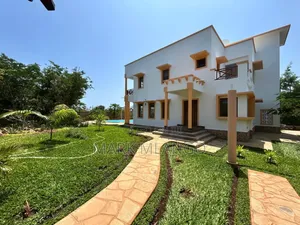 3 Bedroom House on 1⁄4 Acre Plot in Diani With a Pool