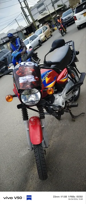 Bajaj Boxer 125 2026 Red