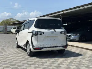 Toyota Sienta 2019 White
