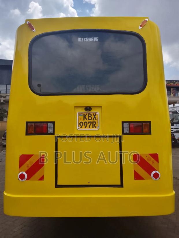 Isuzu NQR 2014 Yellow - thumbnail 2