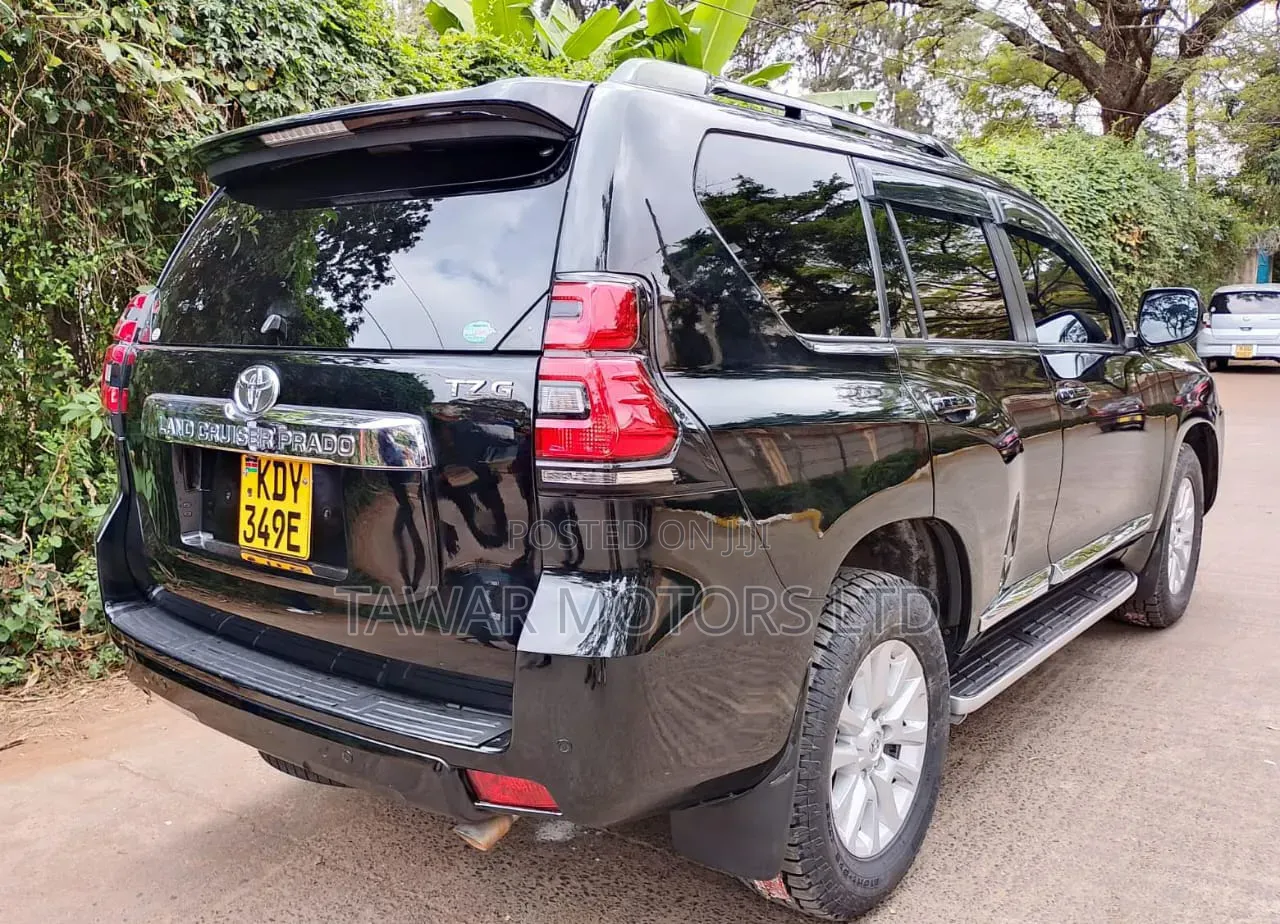 Toyota Land Cruiser Prado 2016 Black