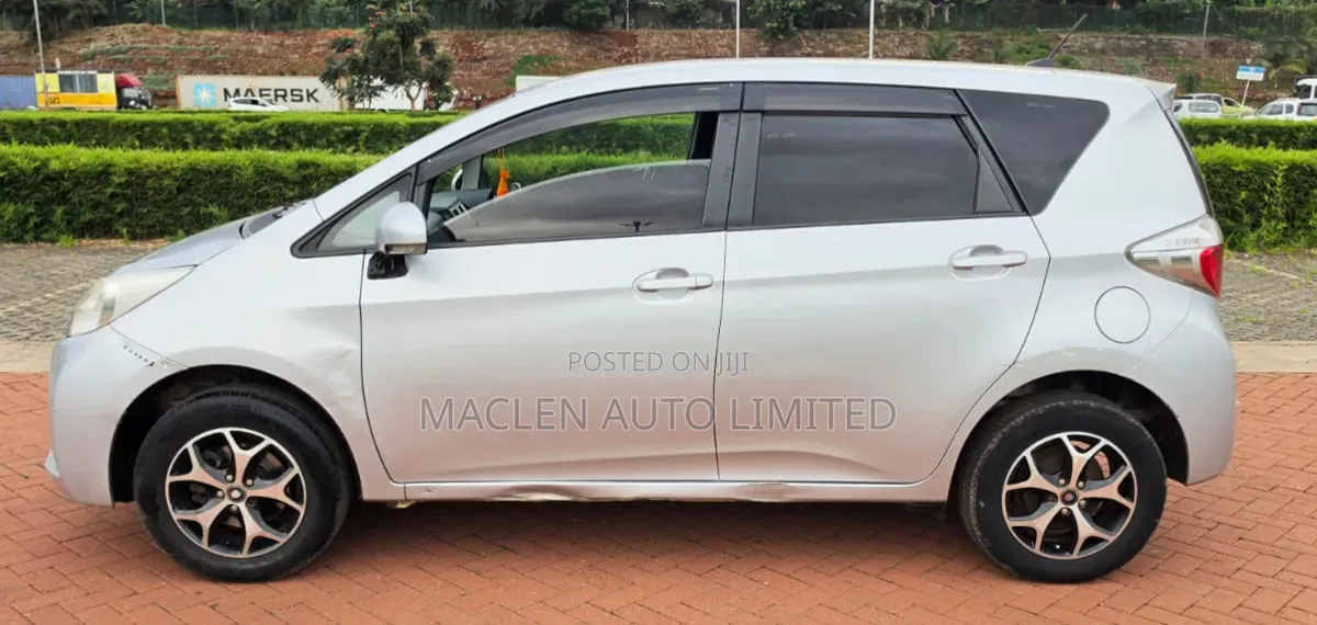 Toyota Ractis 2012 Silver