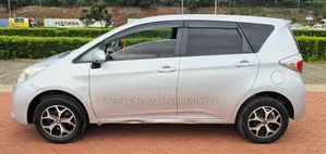 Toyota Ractis 2012 Silver