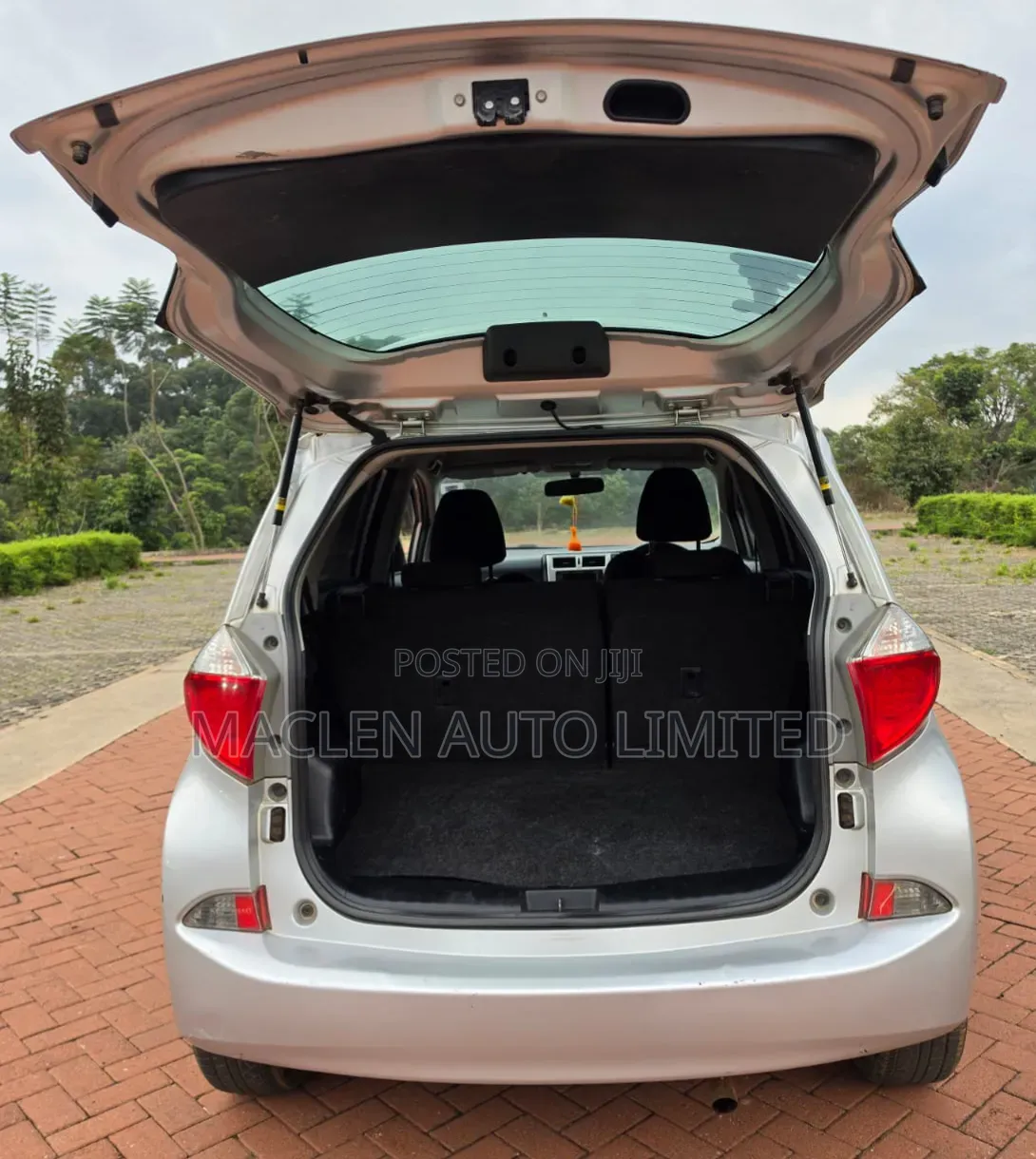 Toyota Ractis 2012 Silver