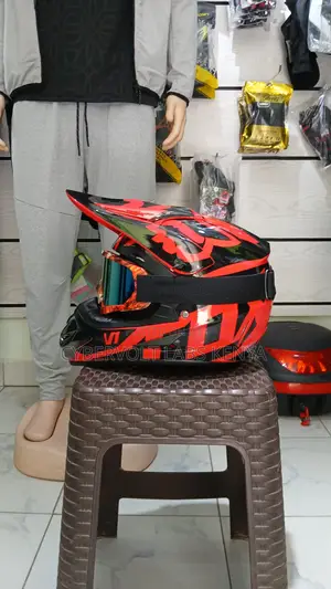 Fox V1 Motocross Helmets With Premium Riding Goggles