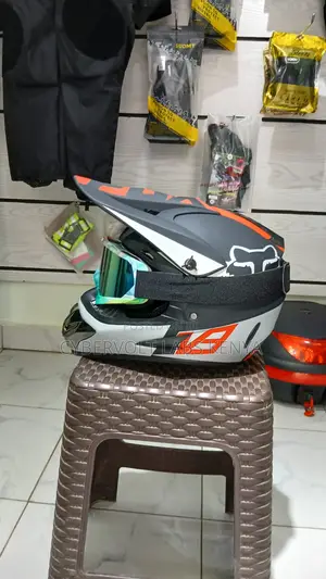 Fox V1 Motocross Helmets With Premium Riding Goggles