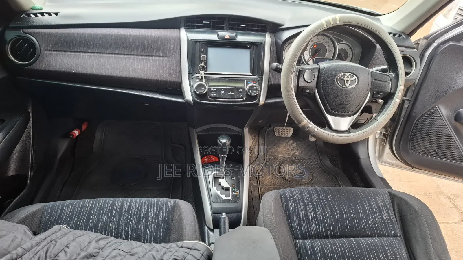 Toyota Corolla Fielder 2013 Silver