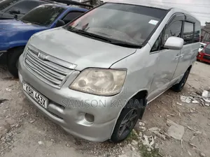 Toyota Noah 2006 Silver