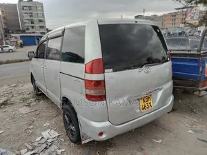Toyota Noah 2006 Silver