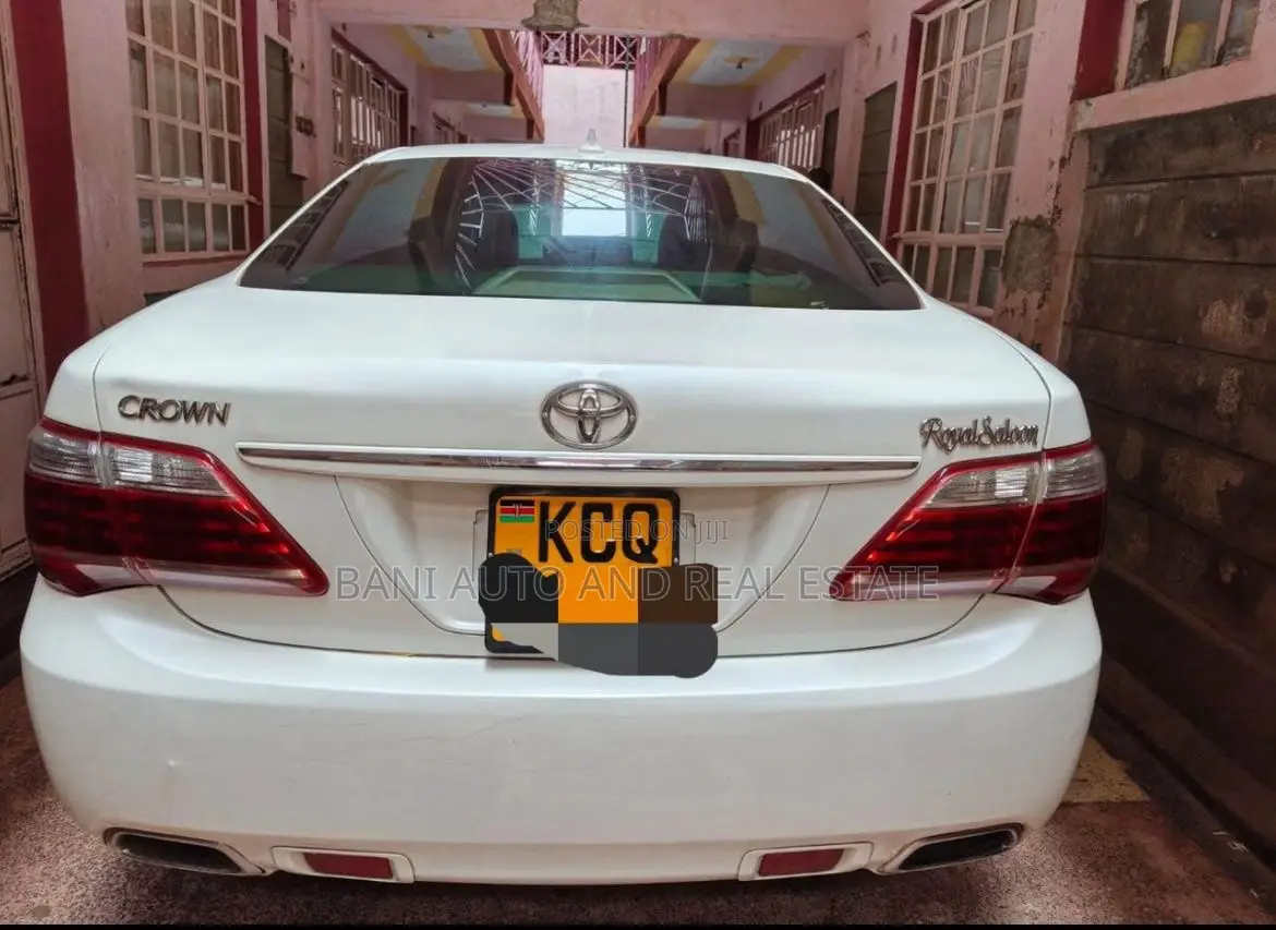 Toyota Crown 2012 White