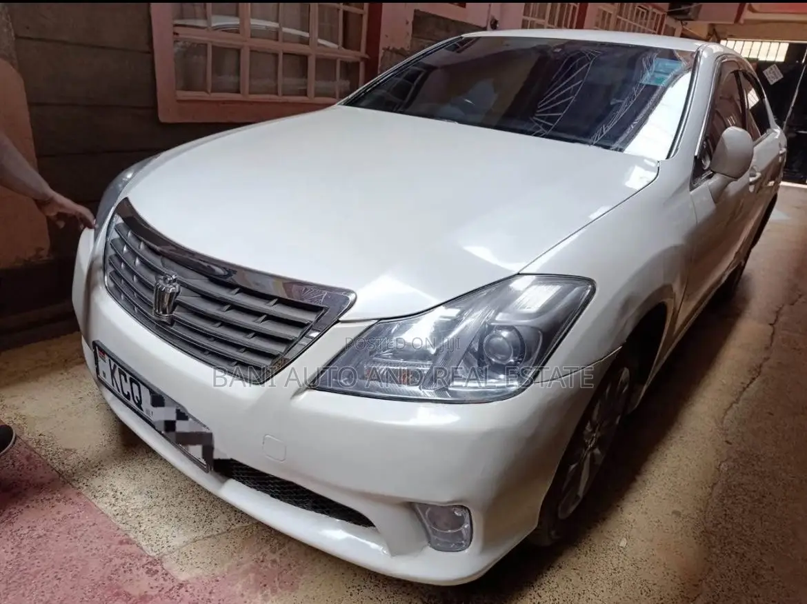 Toyota Crown 2012 White