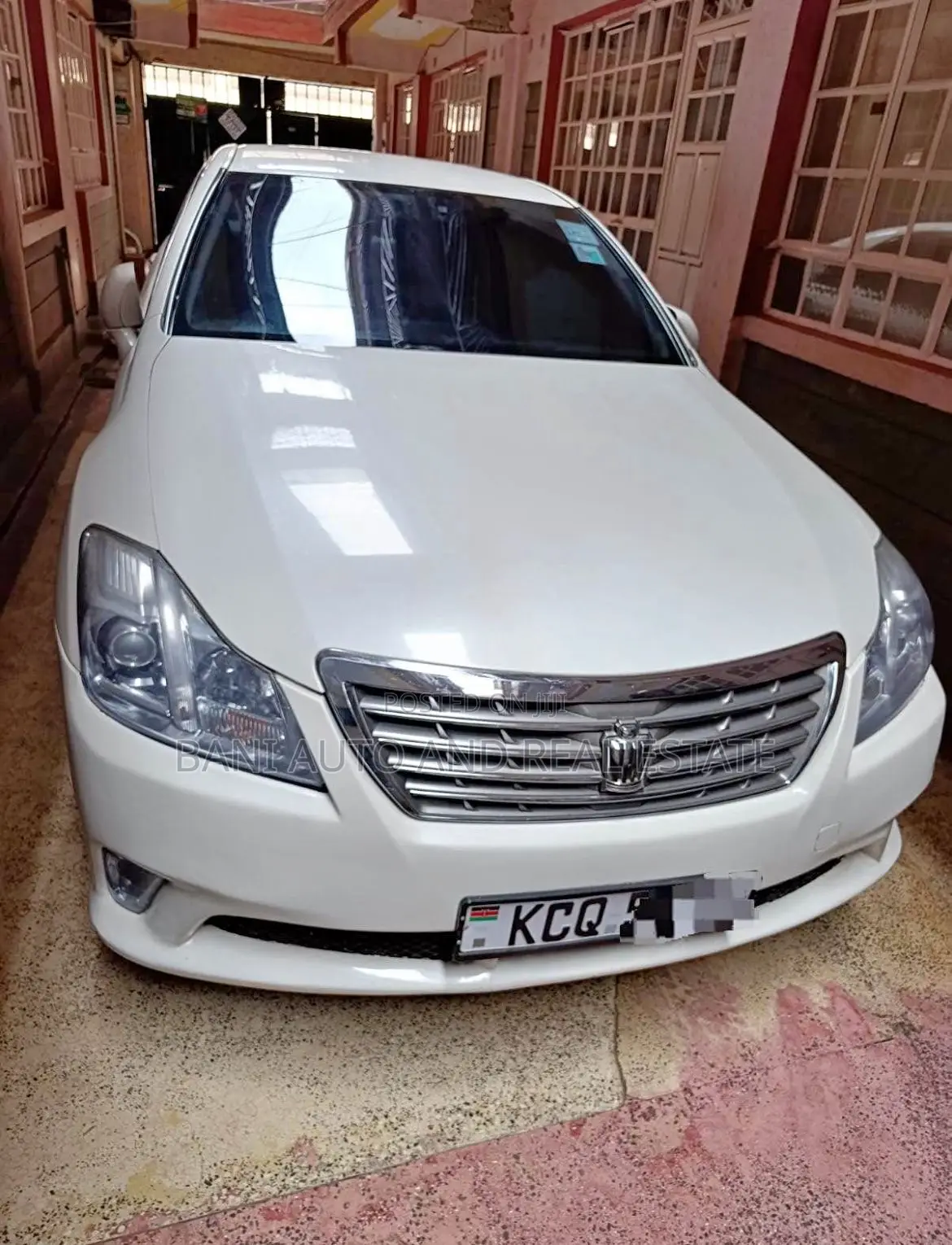 Toyota Crown 2012 White