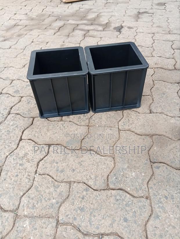 Quality Plastic Cube - thumbnail 2