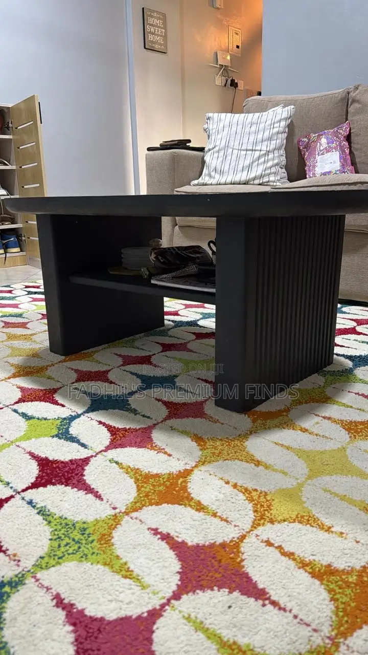 Elegant Coffee Table – Modern Design