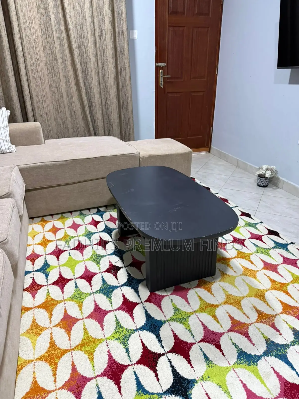 Elegant Coffee Table – Modern Design