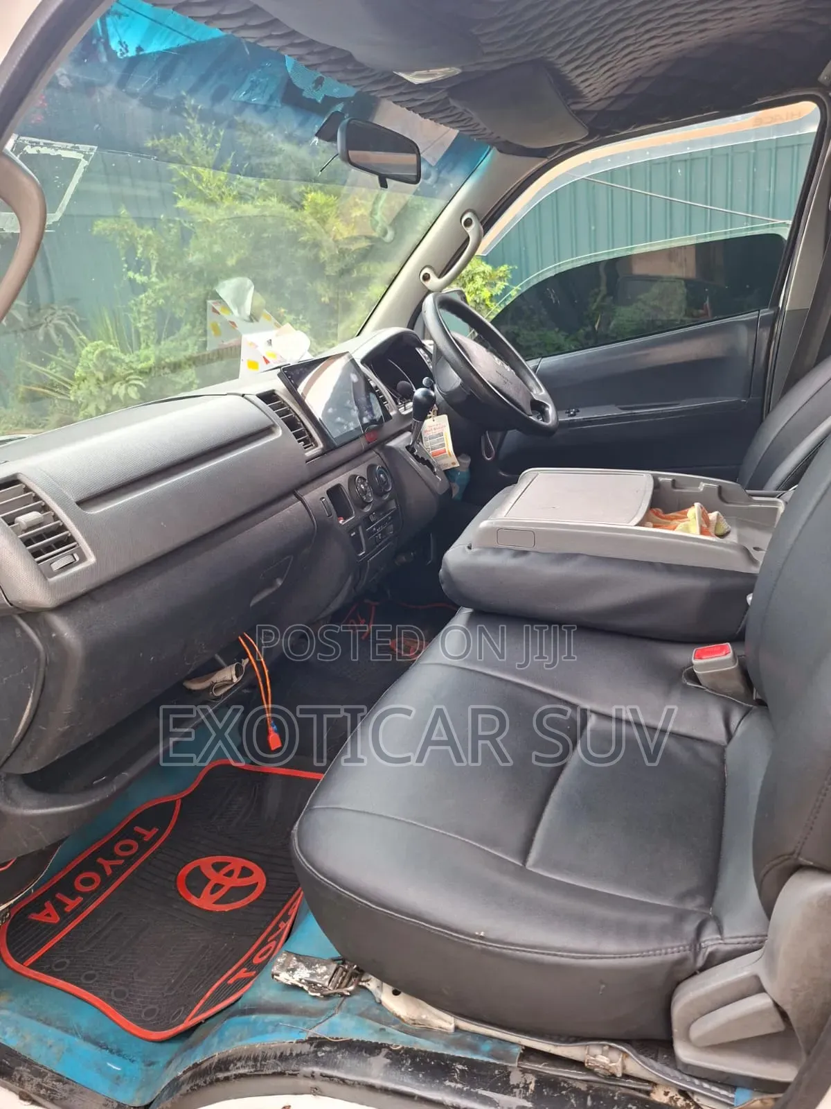 Toyota HiAce 2009 White