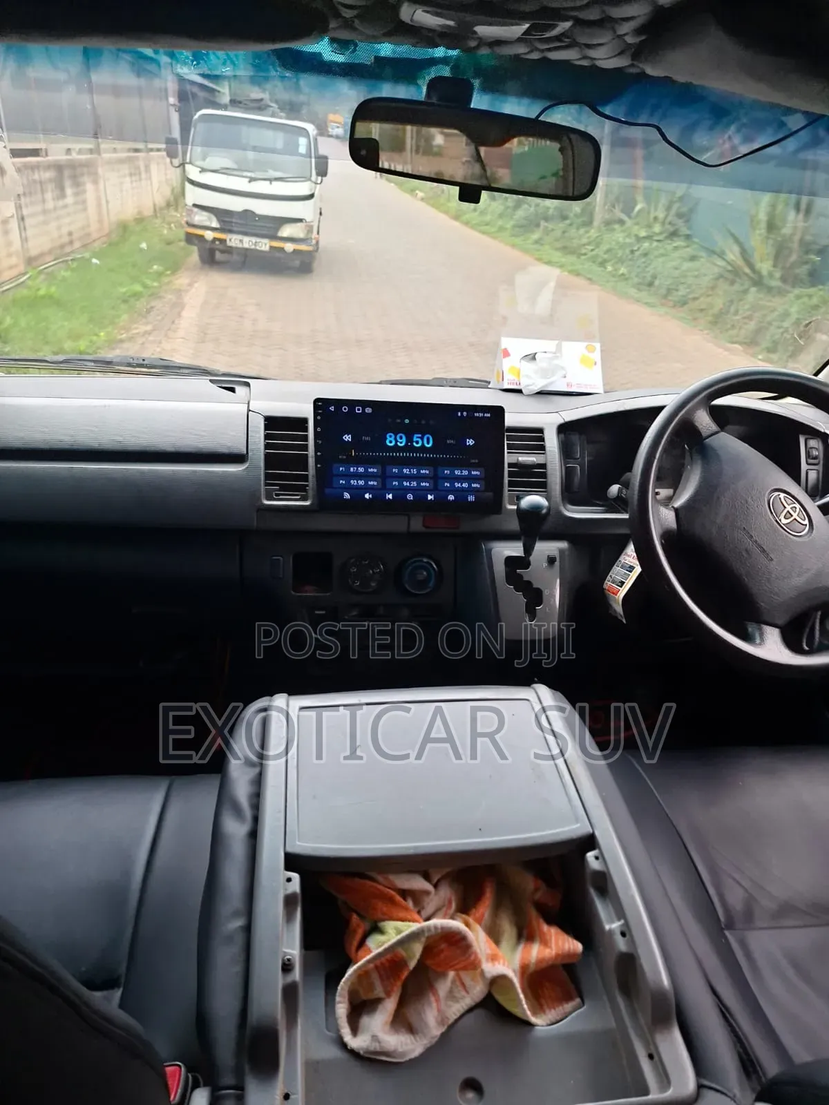 Toyota HiAce 2009 White