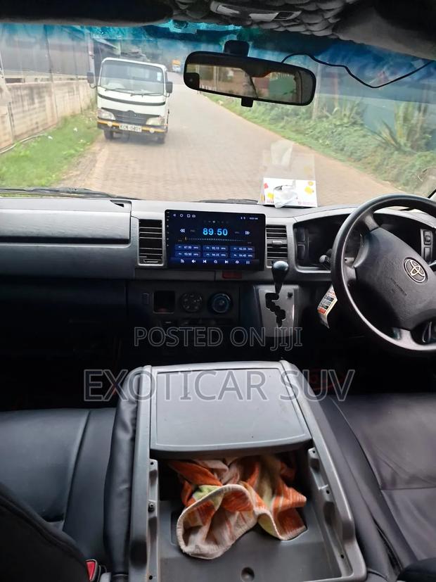 Toyota HiAce 2009 White - thumbnail 7