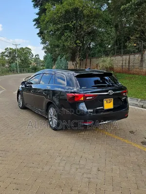 Toyota Avensis 2016 Black