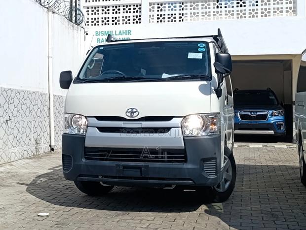 Toyota Regius 2019 White - thumbnail 6