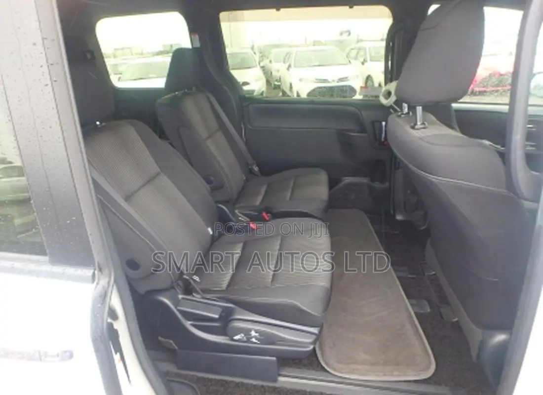 Toyota Voxy 2019 Pearl