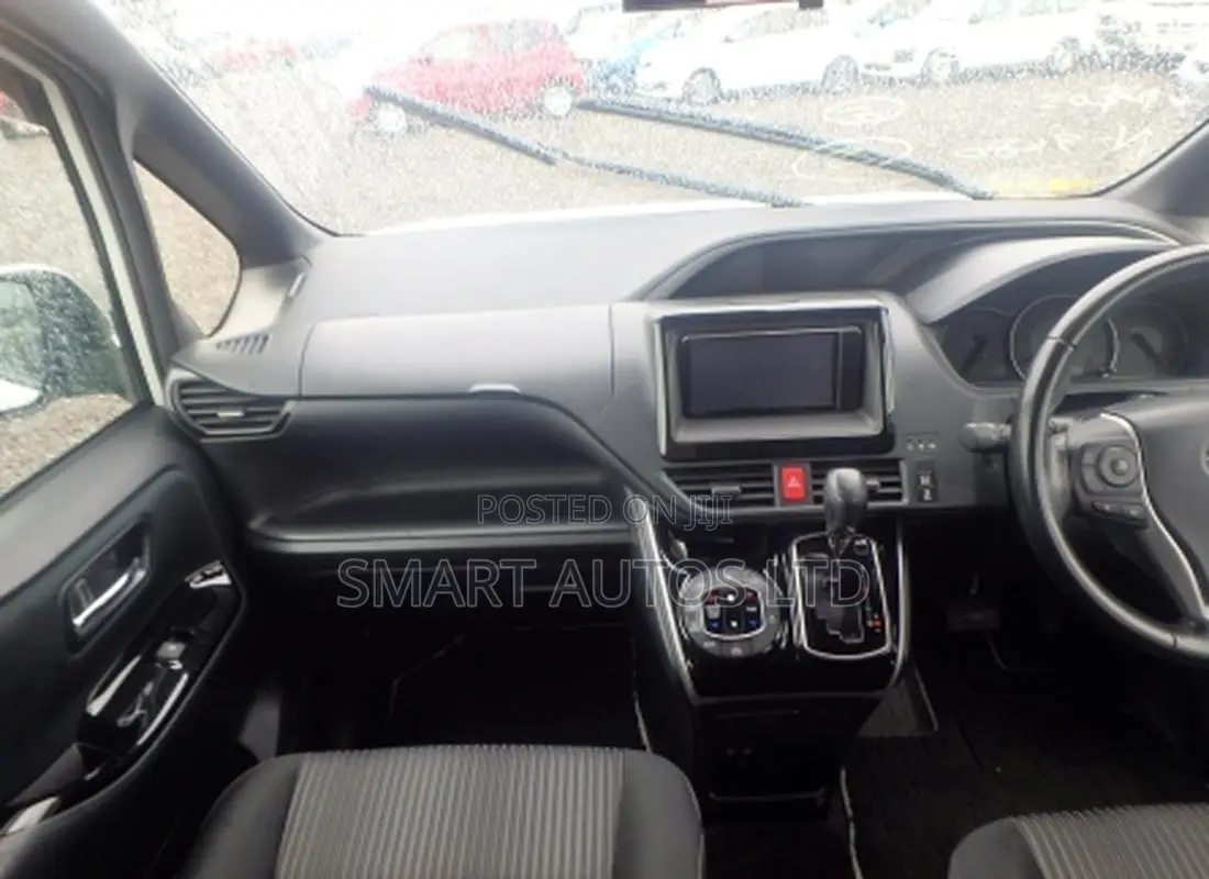 Toyota Voxy 2019 Pearl