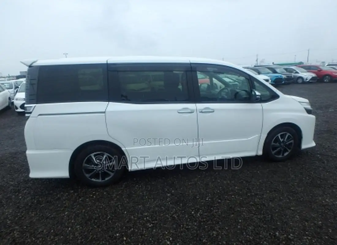 Toyota Voxy 2019 Pearl
