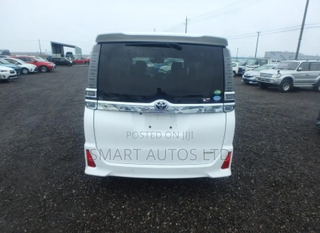 Toyota Voxy 2019 Pearl
