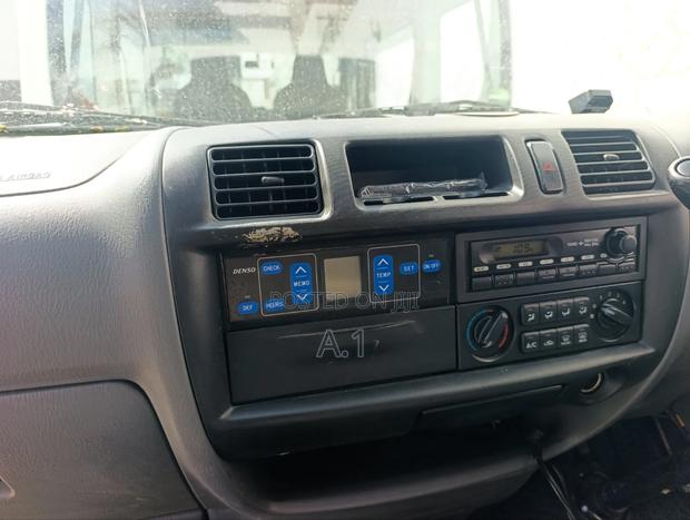 Mazda Bongo 2019 Grey - thumbnail 2