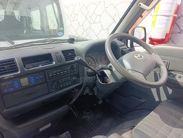 Mazda Bongo 2019 Grey - thumbnail 3
