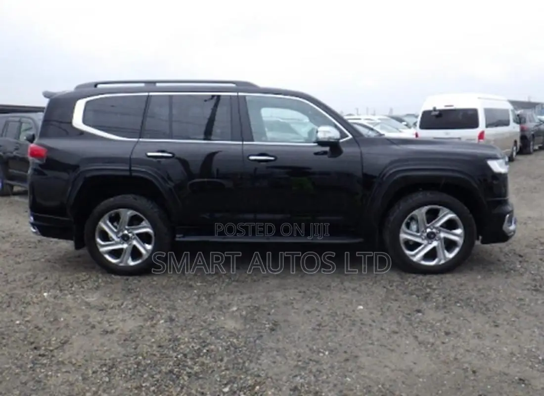Toyota Land Cruiser LC300 2023 Matt Black
