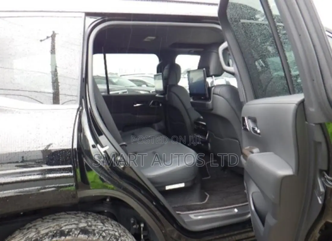 Toyota Land Cruiser LC300 2023 Matt Black