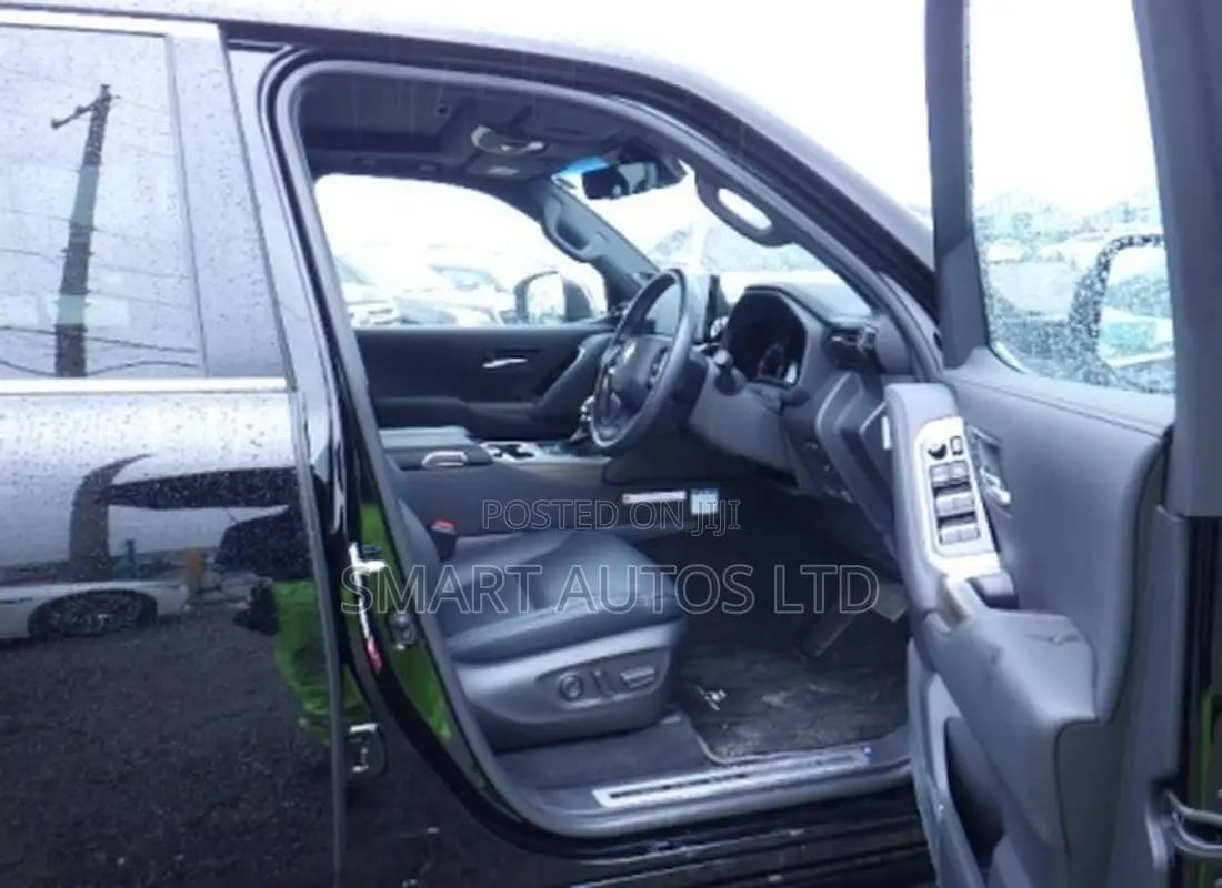 Toyota Land Cruiser LC300 2023 Matt Black
