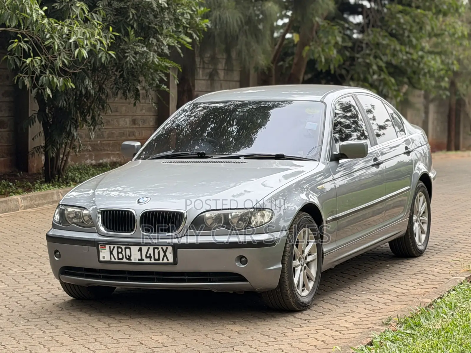 BMW 320i 2004 Gray