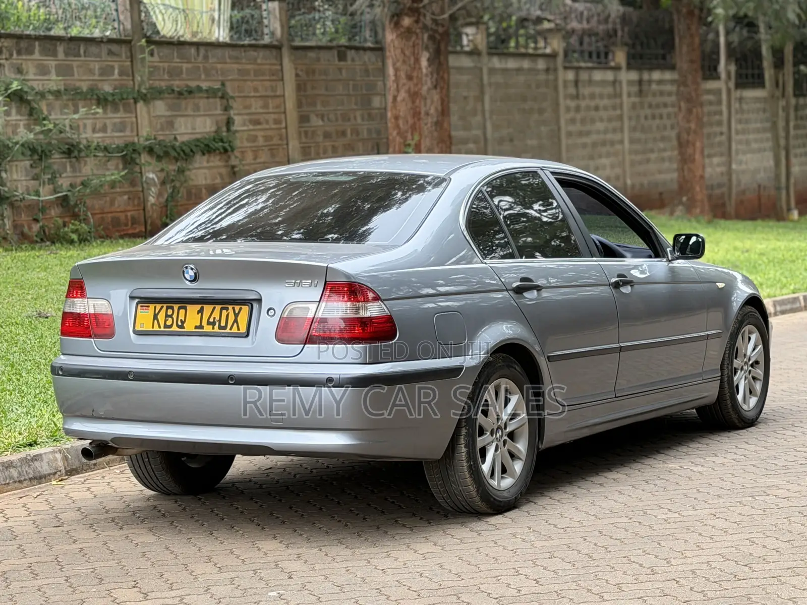 BMW 320i 2004 Gray