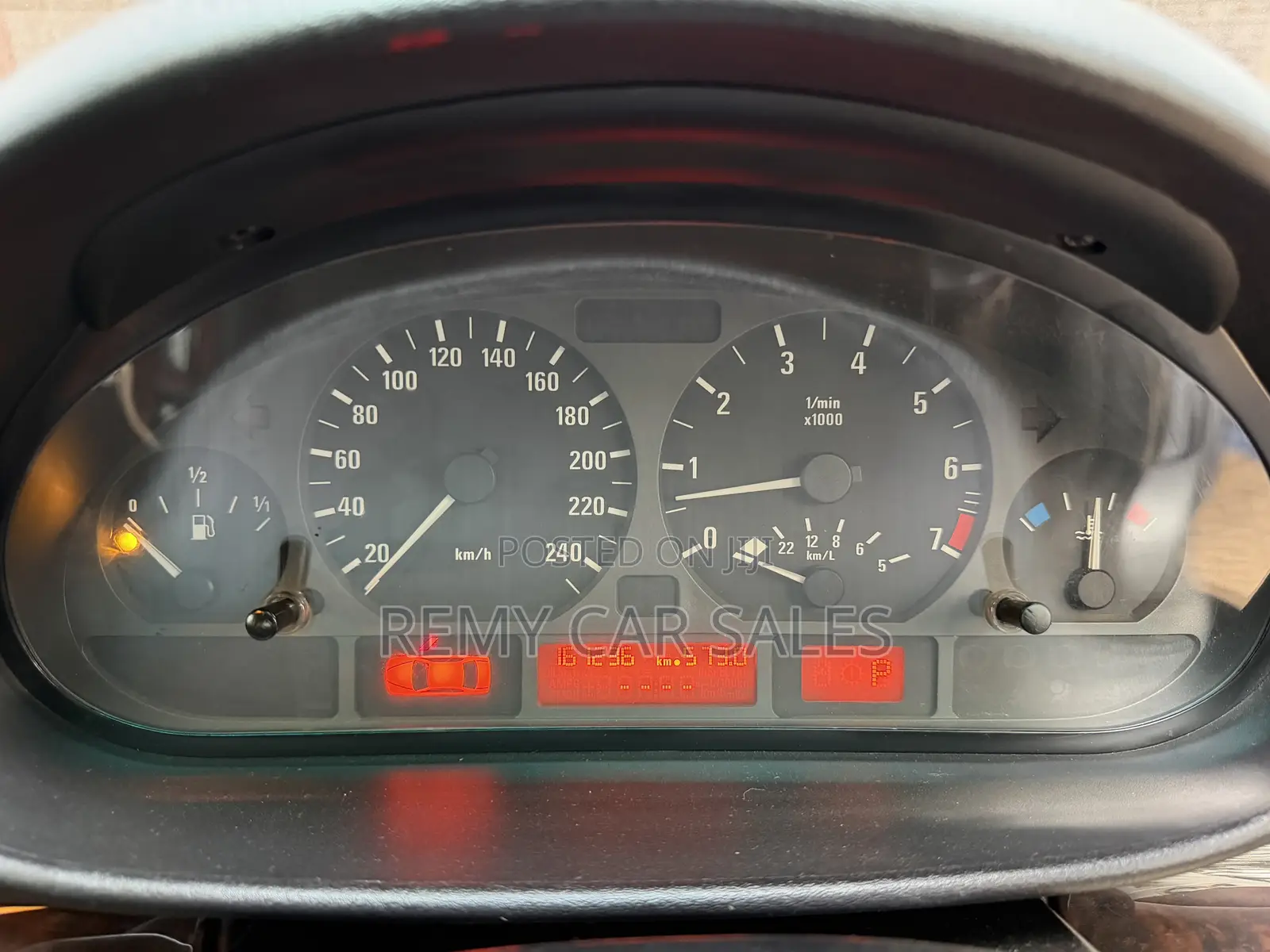 BMW 320i 2004 Gray