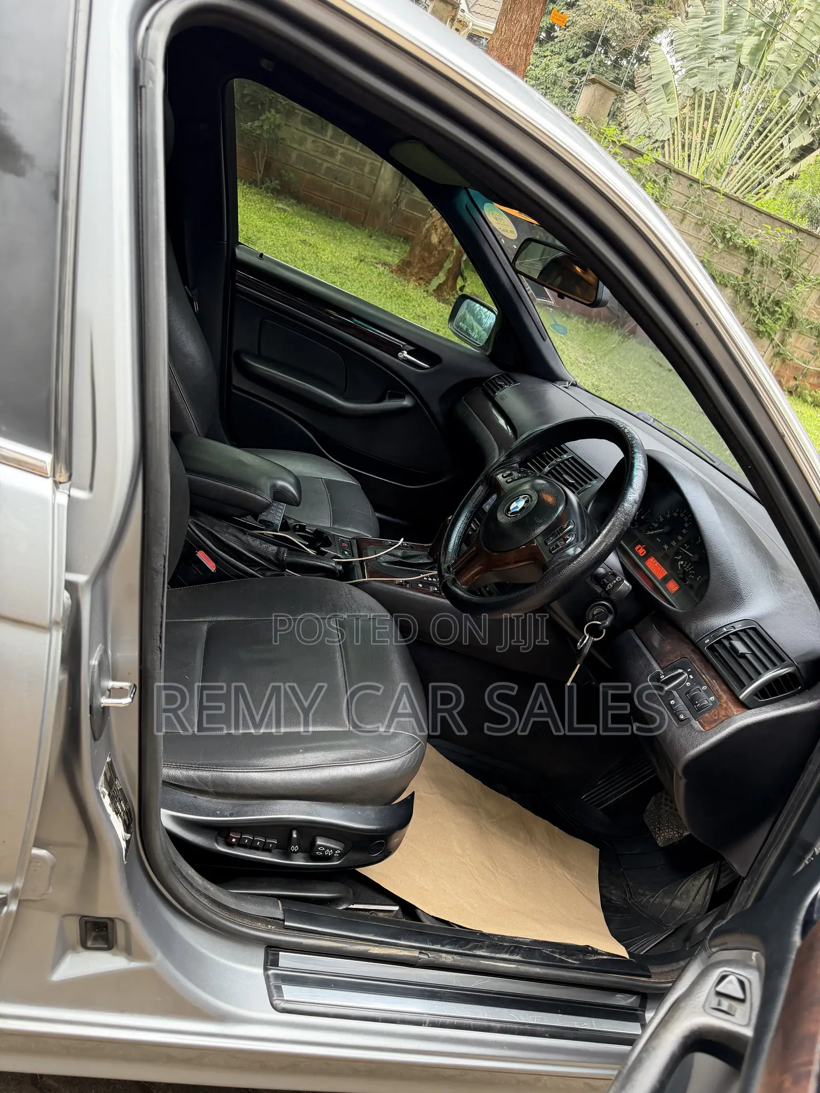BMW 320i 2004 Gray