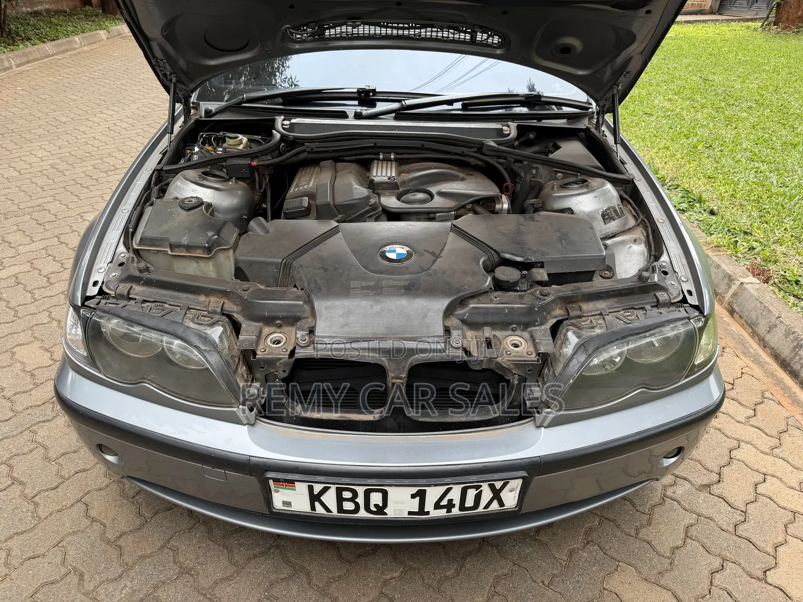 BMW 320i 2004 Gray