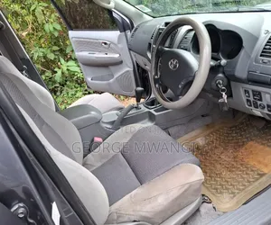 Toyota Hilux 2010 Gray