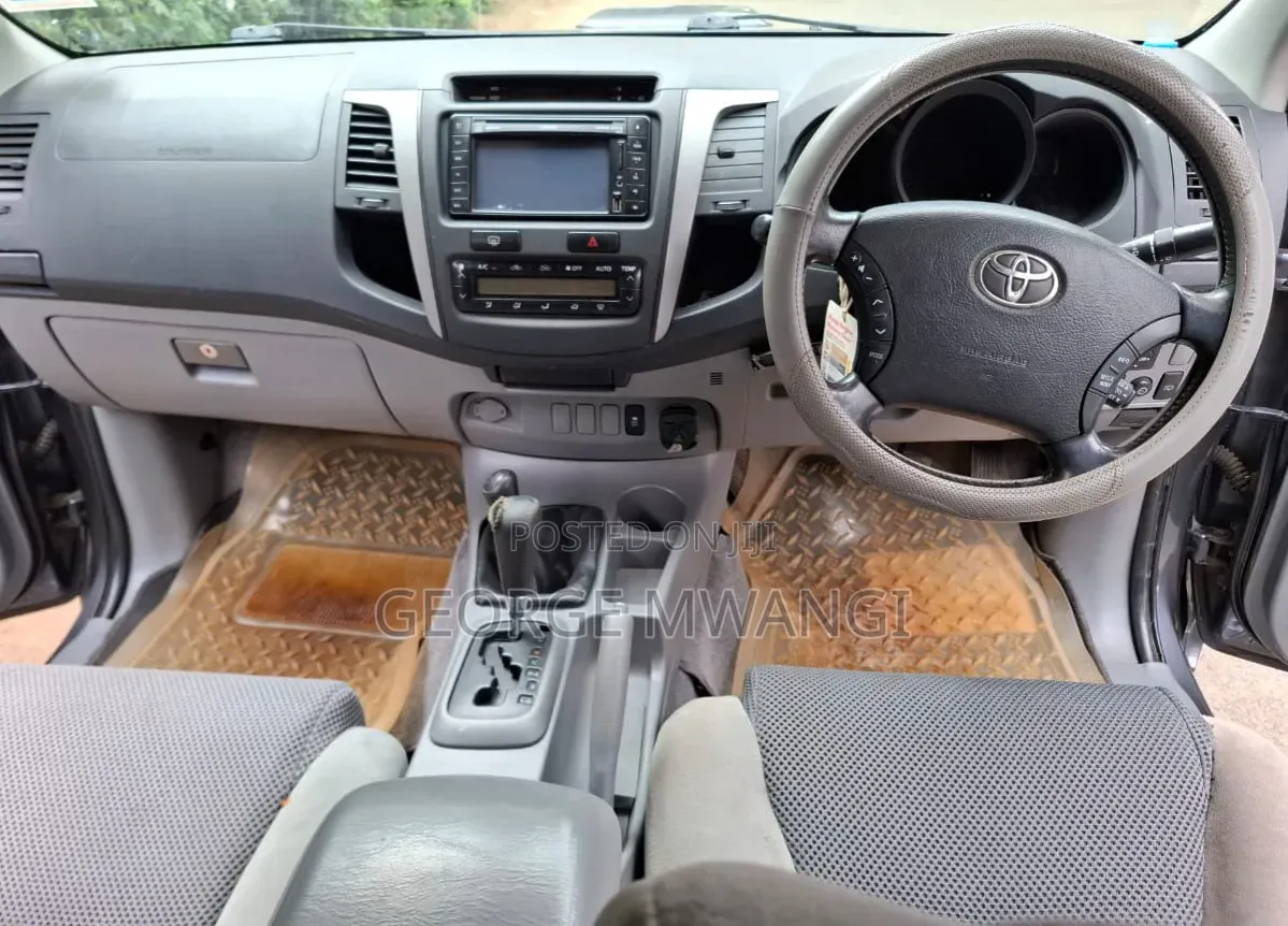 Toyota Hilux 2010 Gray