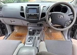 Toyota Hilux 2010 Gray
