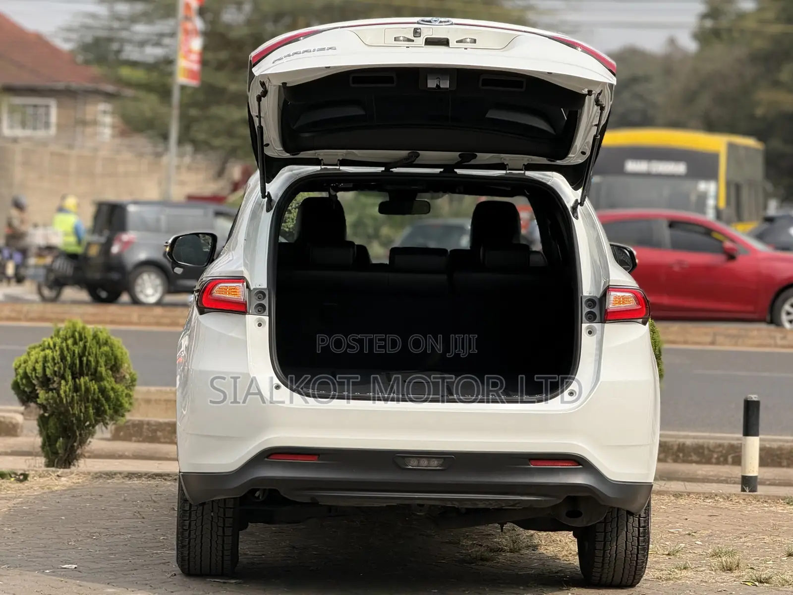 Toyota Harrier 2.0 2019 White